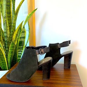 Tahari Black Suede High Heel Shoe Womens 9M